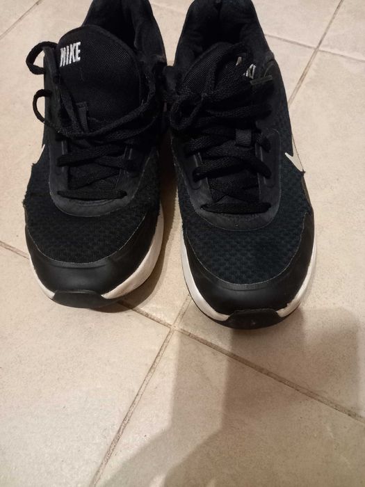 Дамски спортни обувки