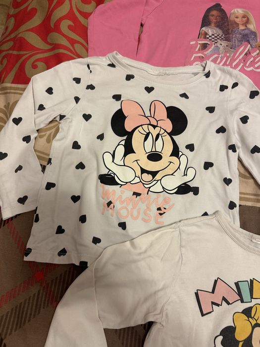 Lot pijamale Disney Minnie Mouse si Barbie 104