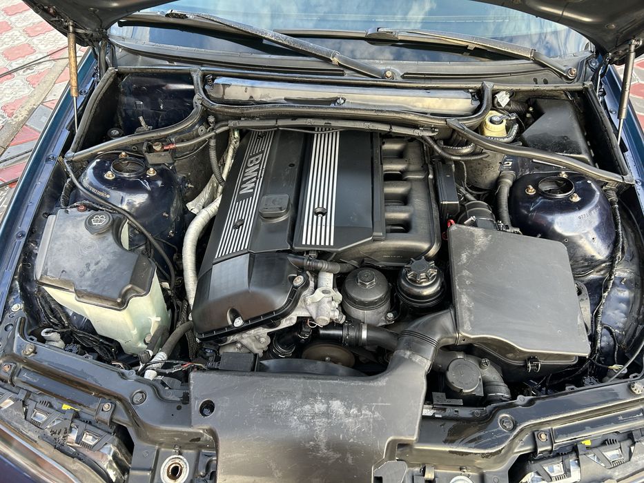 Продам BMW E46  2000 год
