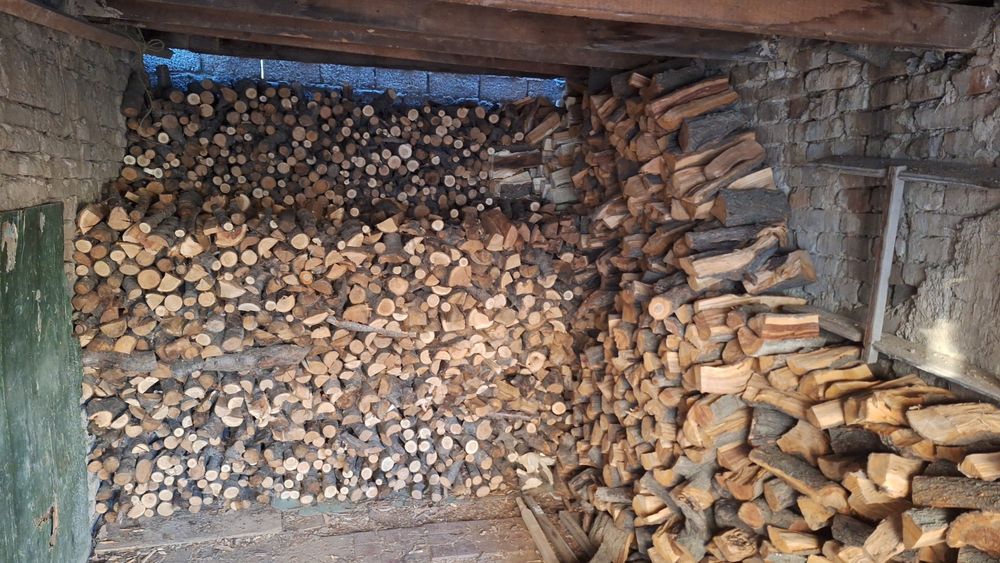 Утин сотилади олма  дарахтидан чиккан 50 кг копга солинган