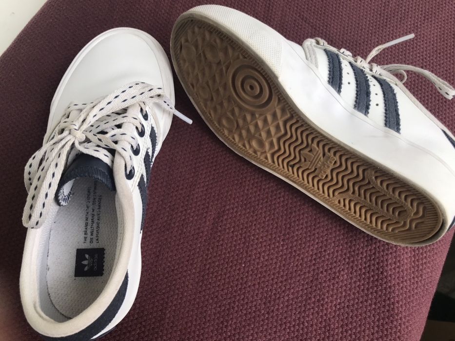 Продам белые кросовки adidas