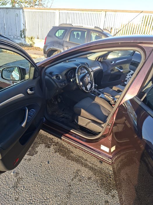 Vând Ford Mondeo
