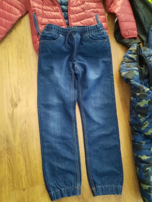 Lot haine băieți măsură 146, 2 geci reserved și 2 perechi blugi, plus