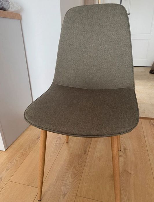 Scaune în stare foarte bună