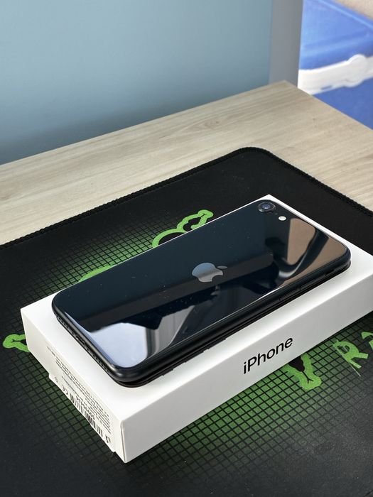iPhone SE 2022 чисто нов!