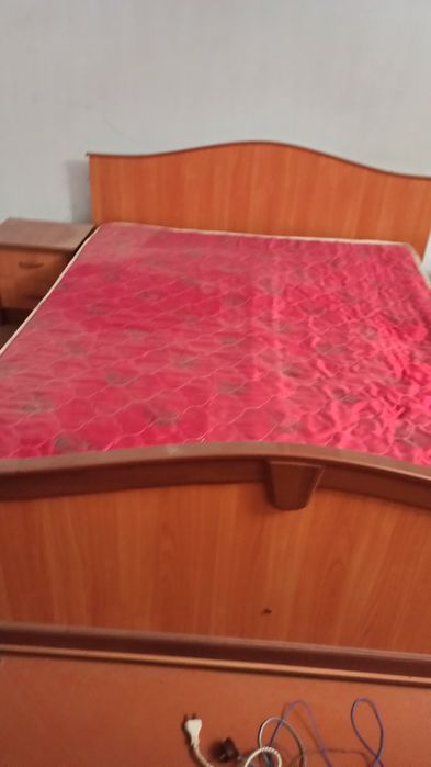 Продается спальный гарнитур