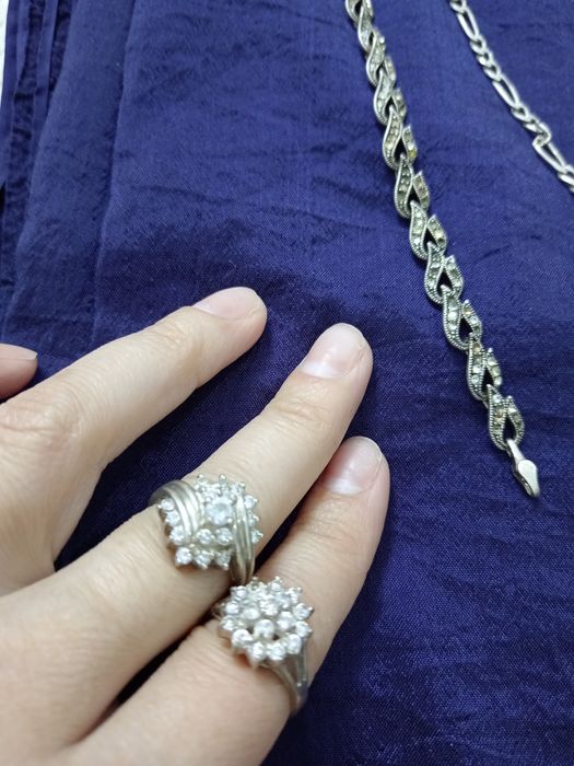 Два серебрянных комплекта