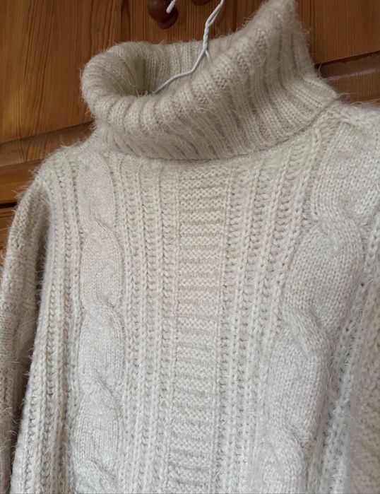 Пуловер с поло яка размер S-M 10.00 EUR/ 19,95 лв.