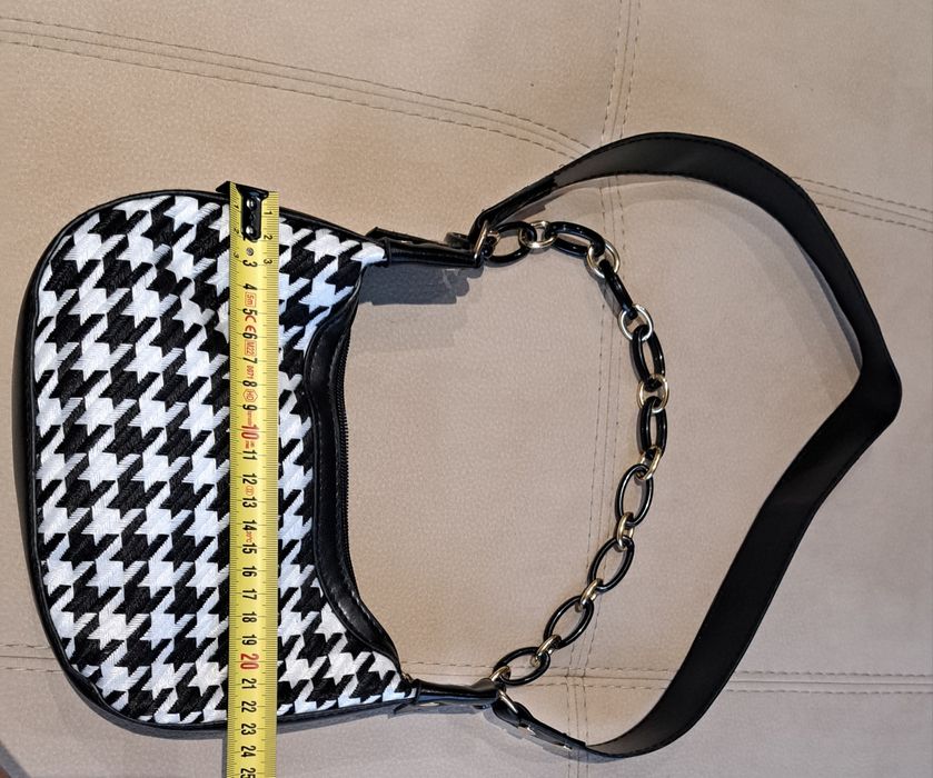 Нова мини дамска чанта от текстил и еко кожа.