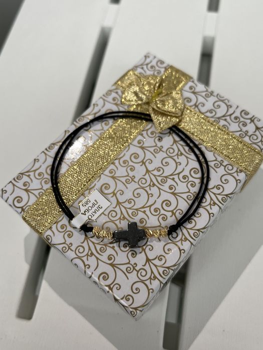 Дамски гривни от бижутерски конец и елемент-злато или сребро