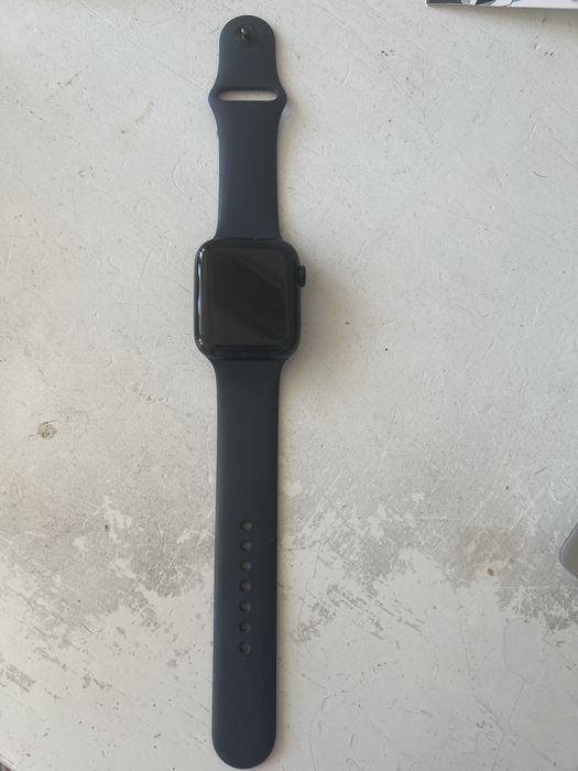 Продам Apple Watch SE