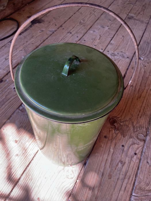 Висок метален гюм