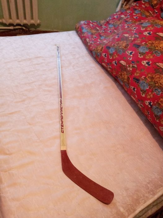 Продам хоккейные клюшки