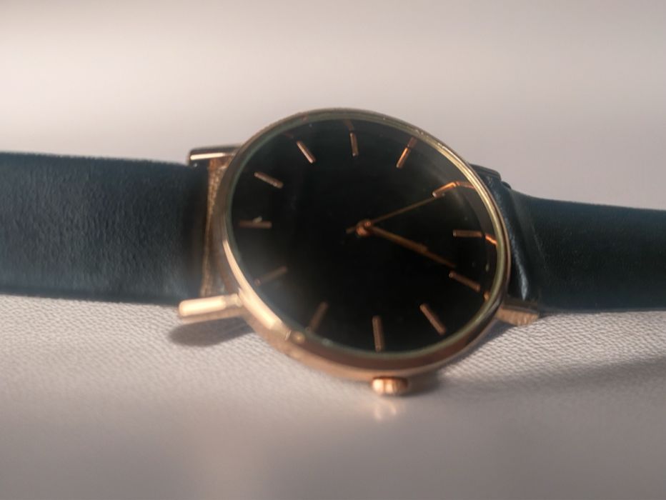 Ceas elegant negru & rose gold – accesoriu minimalist