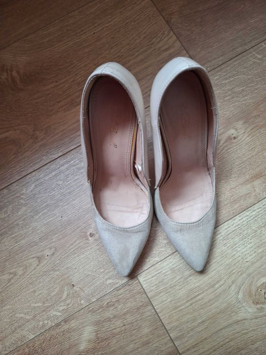 Обувки на висок, тънък ток