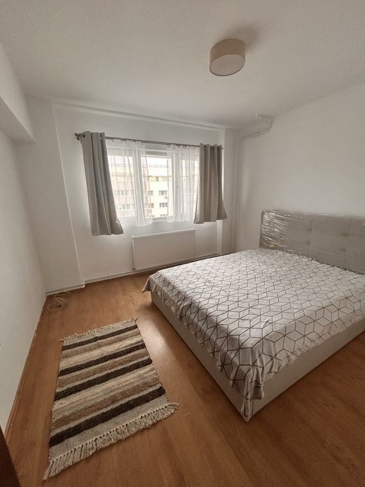 Închiriez apartament 3 camere, zona Lunerului