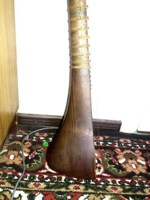 Антиквар Кўп йиллик Танбур сотилади.