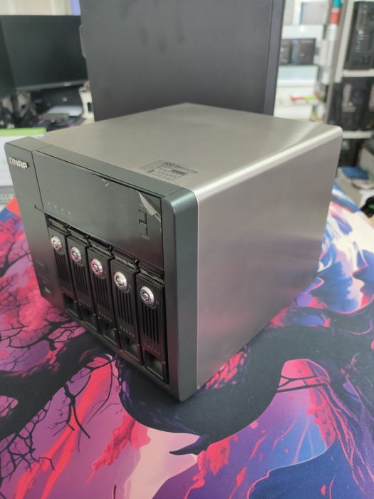 Сетевое хранилище NAS Qnap TS569 PRO