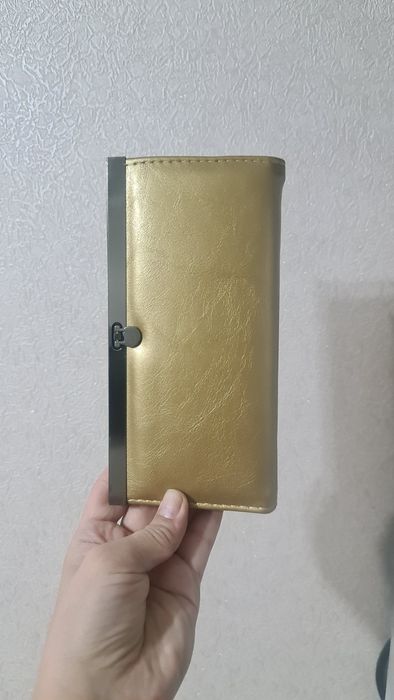 Кошелёк новый 1200т