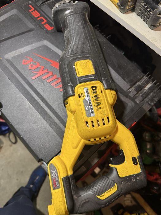 Fierastrau sabie Dewalt DCS388 54V