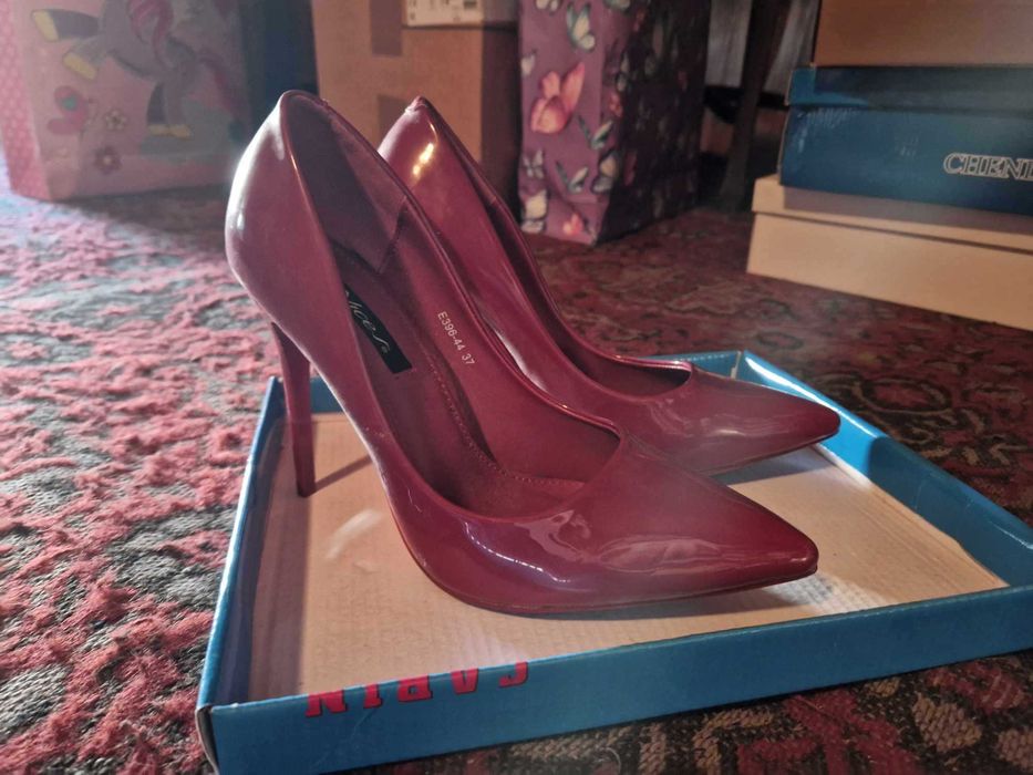 Секси обувки на висок ток STILETTO - чисто нови, елегантни, остър връх