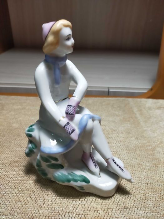 Продам статуэтку Конькобежка