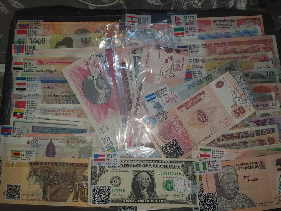 Лот банкноти 100 бр от 50 държави, нови, нециркулирали, в чантичка