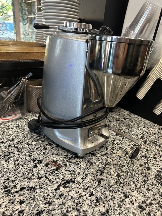 Кафемелачка Mazzer  Jolly