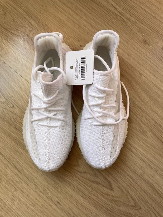 продаю кроссовки Yeezy Boost