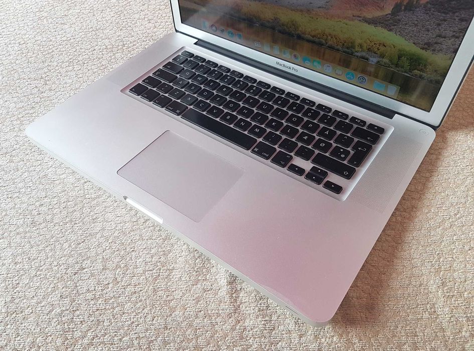 Laptop Apple Macbook Pro 15", Intel Core i7, 8 GB Ram, SSD 256 GB