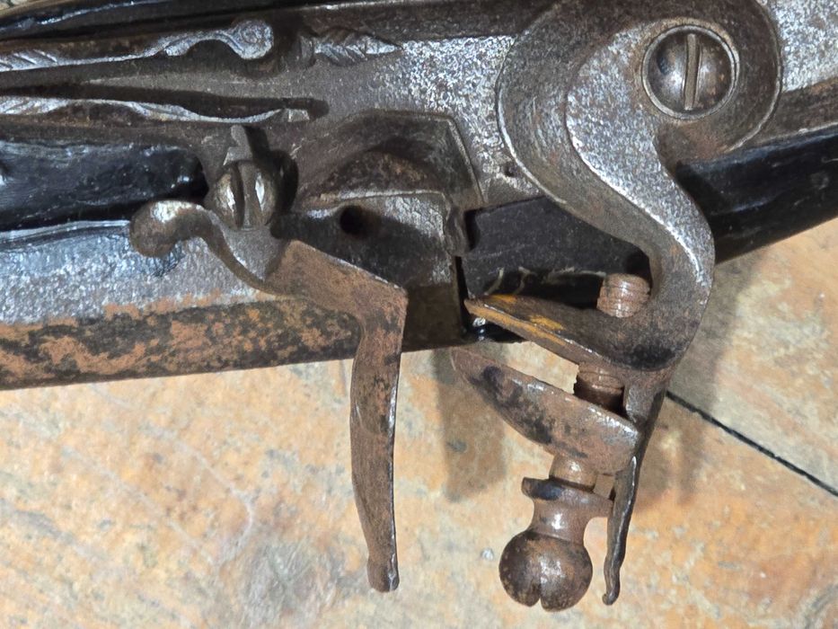 Античен кремъчен пистолет – ръчна изработка, 18–19 век
Цена: 2200 лв.