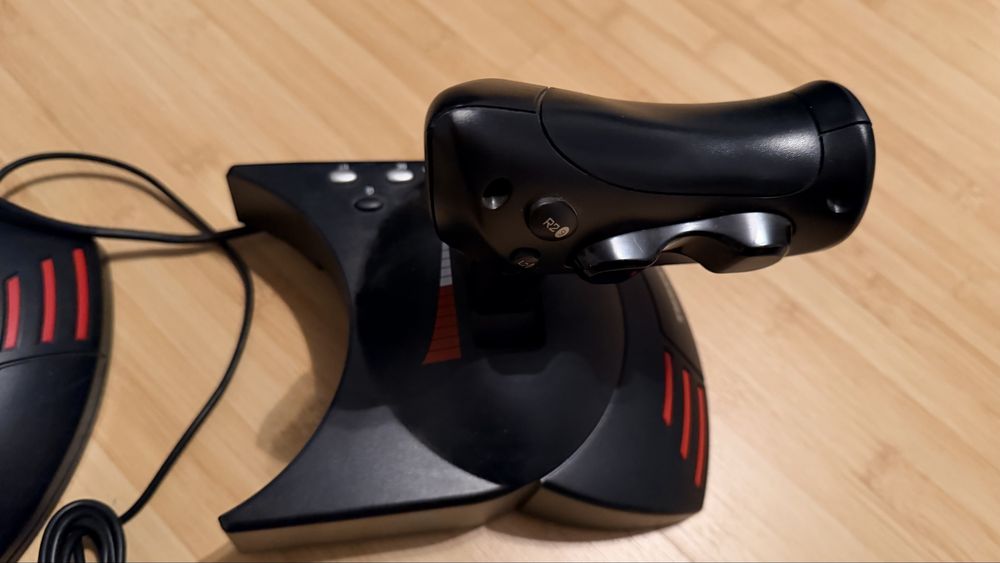 Vand Joystick Thrustmaster TFlight Hotas X nou