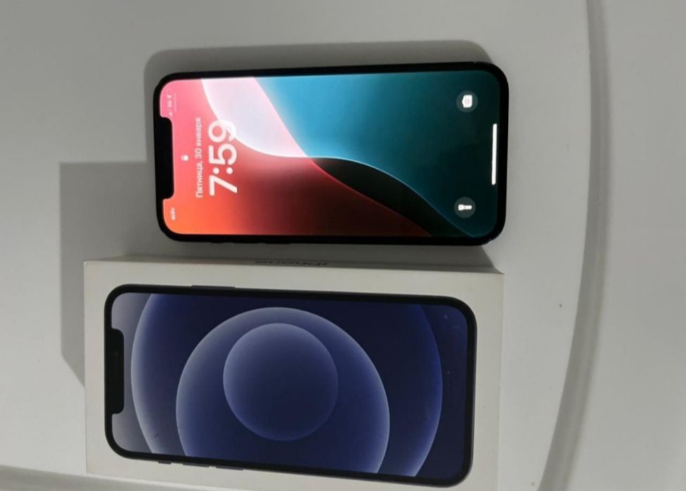 iPhone 12 black 5G iOS 18