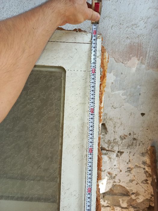 Рама с окнами, и акфа подоконикками в комплекте.