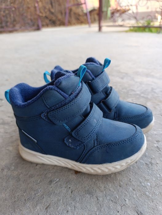 Детская обувь в отличном состоянии.