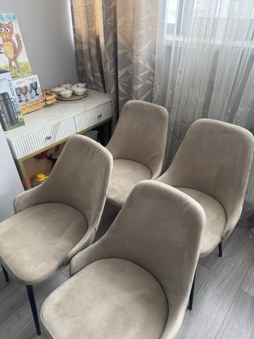 Продам мягкие стулья.