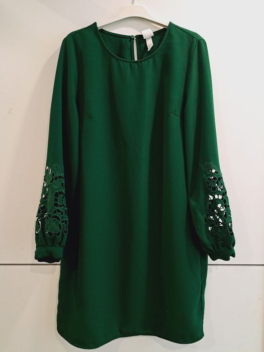 H&M рокля с бродерия на ръкавите р-р С