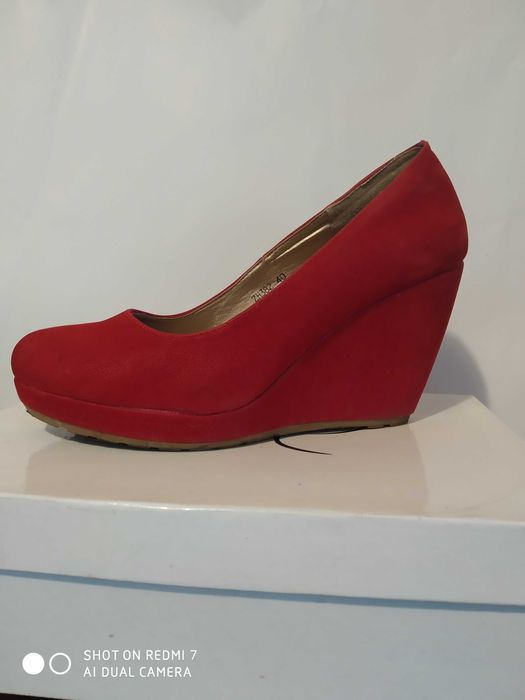 Дамски обувки на висок ток/платформа