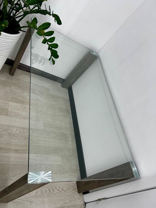 Стекляные столы