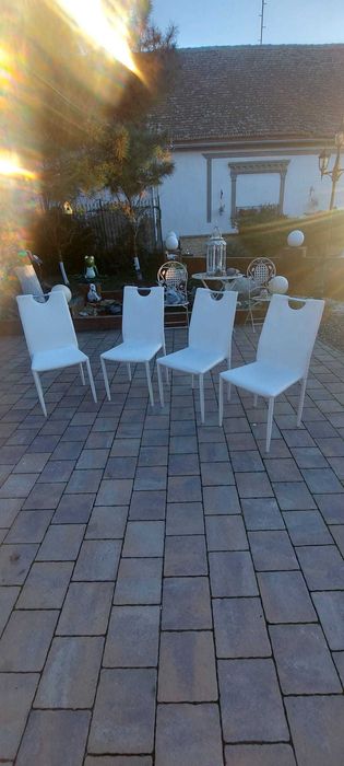 Vand scaune albe din piele