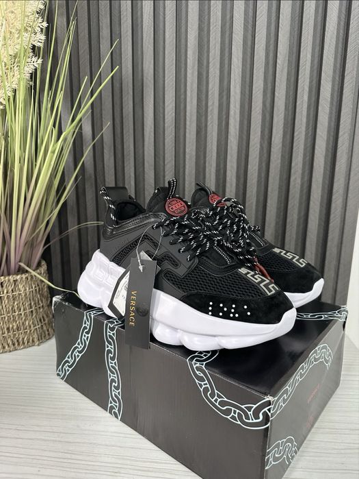 Versace chain reaction