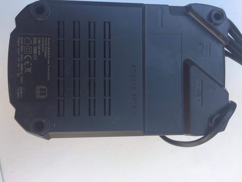 Bosch GAL 1880 CV бързо зарядно