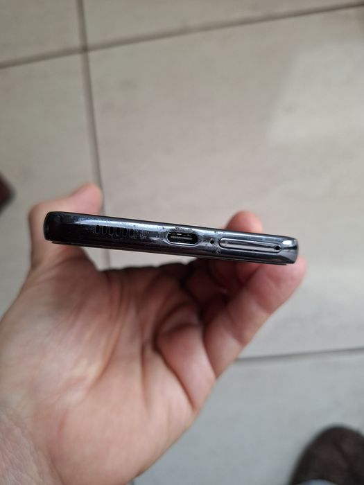 Продавам Samsung  A53.Подарък протектор,слушалки,калъф.НОВ