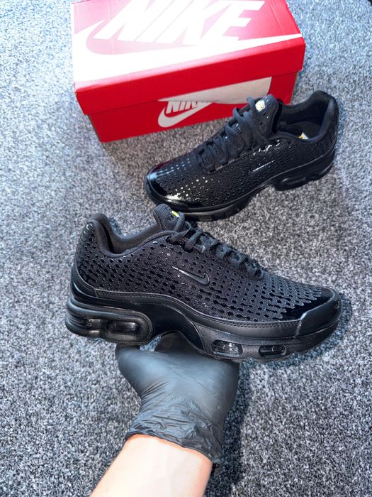 Nike tn black.