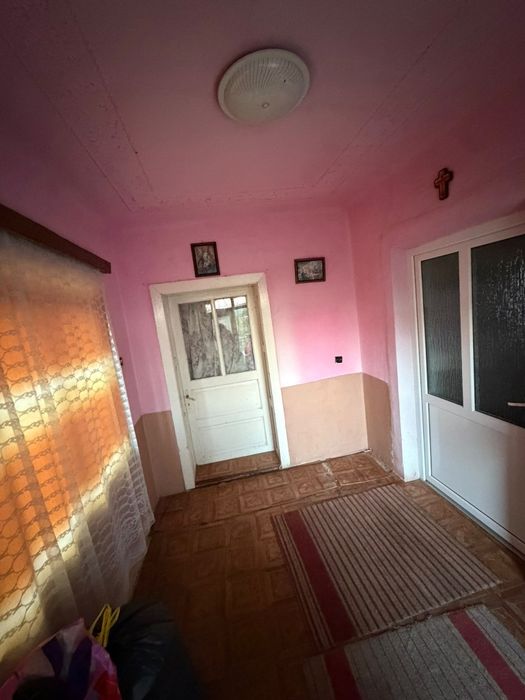 Casa de vănzare la țara