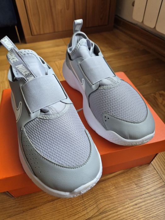 Nike сиви нови маратонки