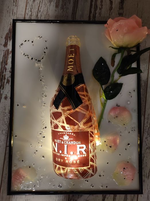 Картини с маркови бутилки