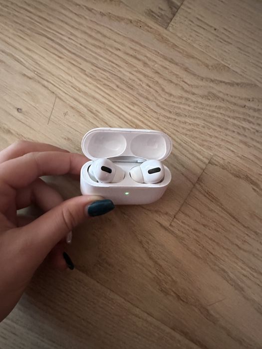 Apple Airpods Pro Gen 1 !КАТО НОВИ!