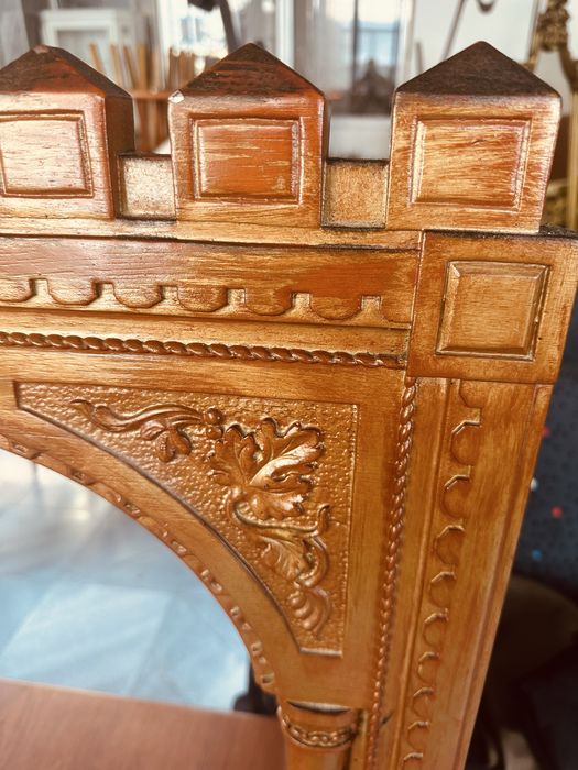 Декоративно стеннo огледало с масивна дървена рамка