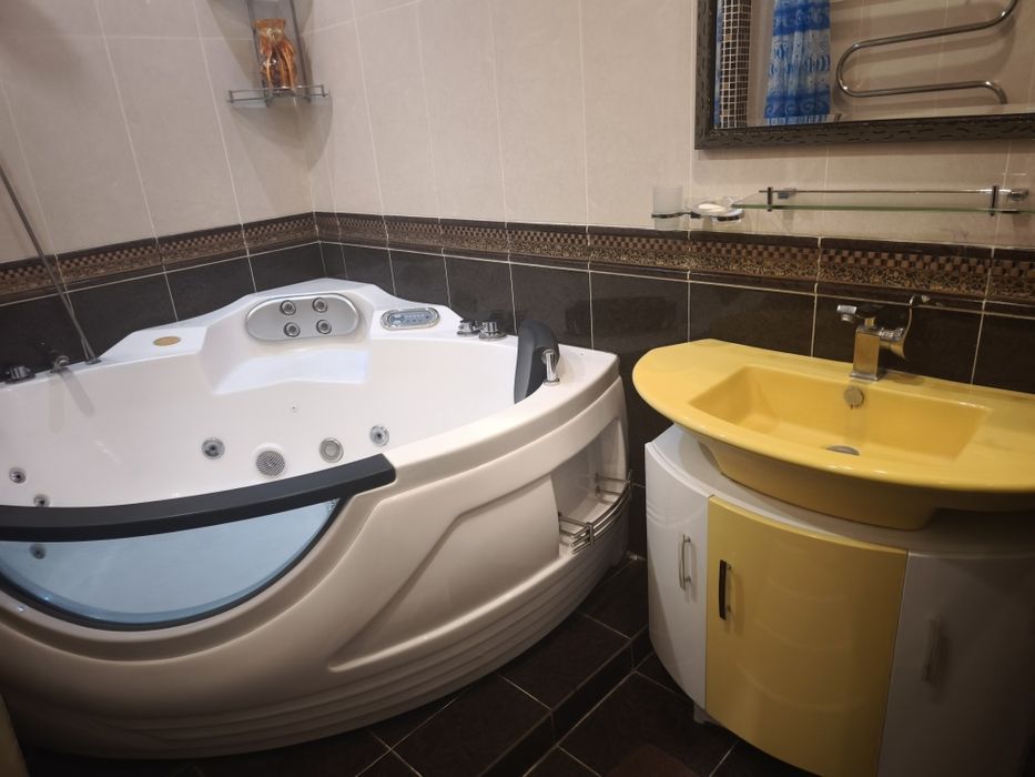 Метро КОСМОНАВТЫ 3/3/8 Шарафа Рашидова дом13 , 115 м2дом 13